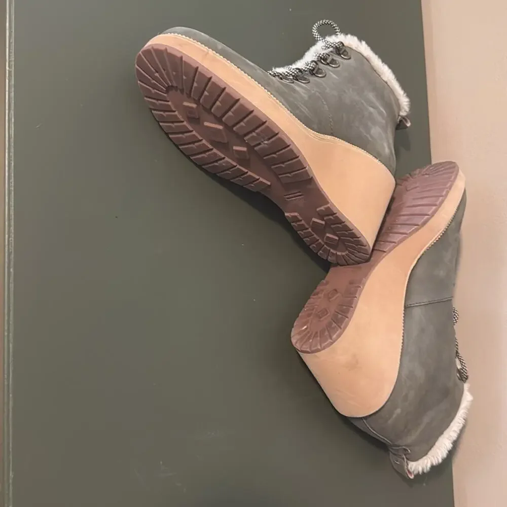 TOMS Melrose Wedge Ankle Boots Womens 9 Olive Green Nubuck Leather Booties